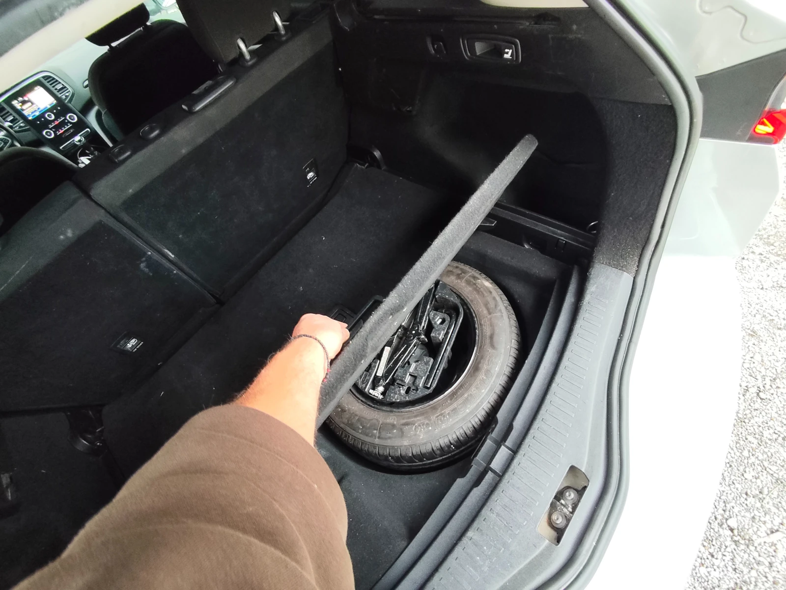 Renault Megane 1, 5dCI Sporter, снимка 13 - Автомобили и джипове - 53995401