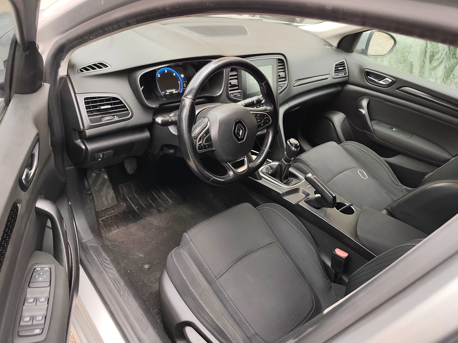 Renault Megane 1, 5dCI Sporter, снимка 10 - Автомобили и джипове - 53995401