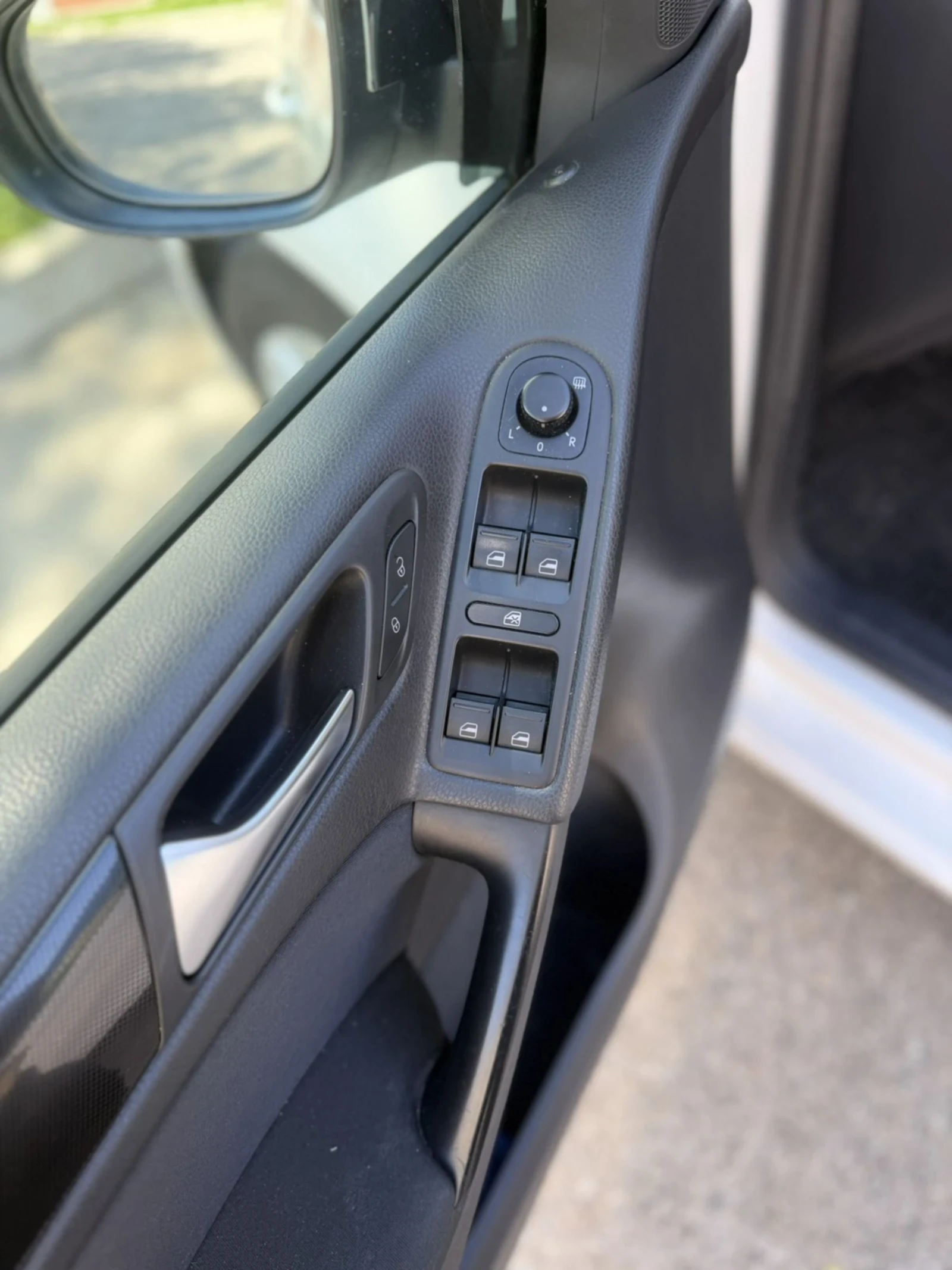 VW Golf 1.6 TDI, снимка 12 - Автомобили и джипове - 54582888