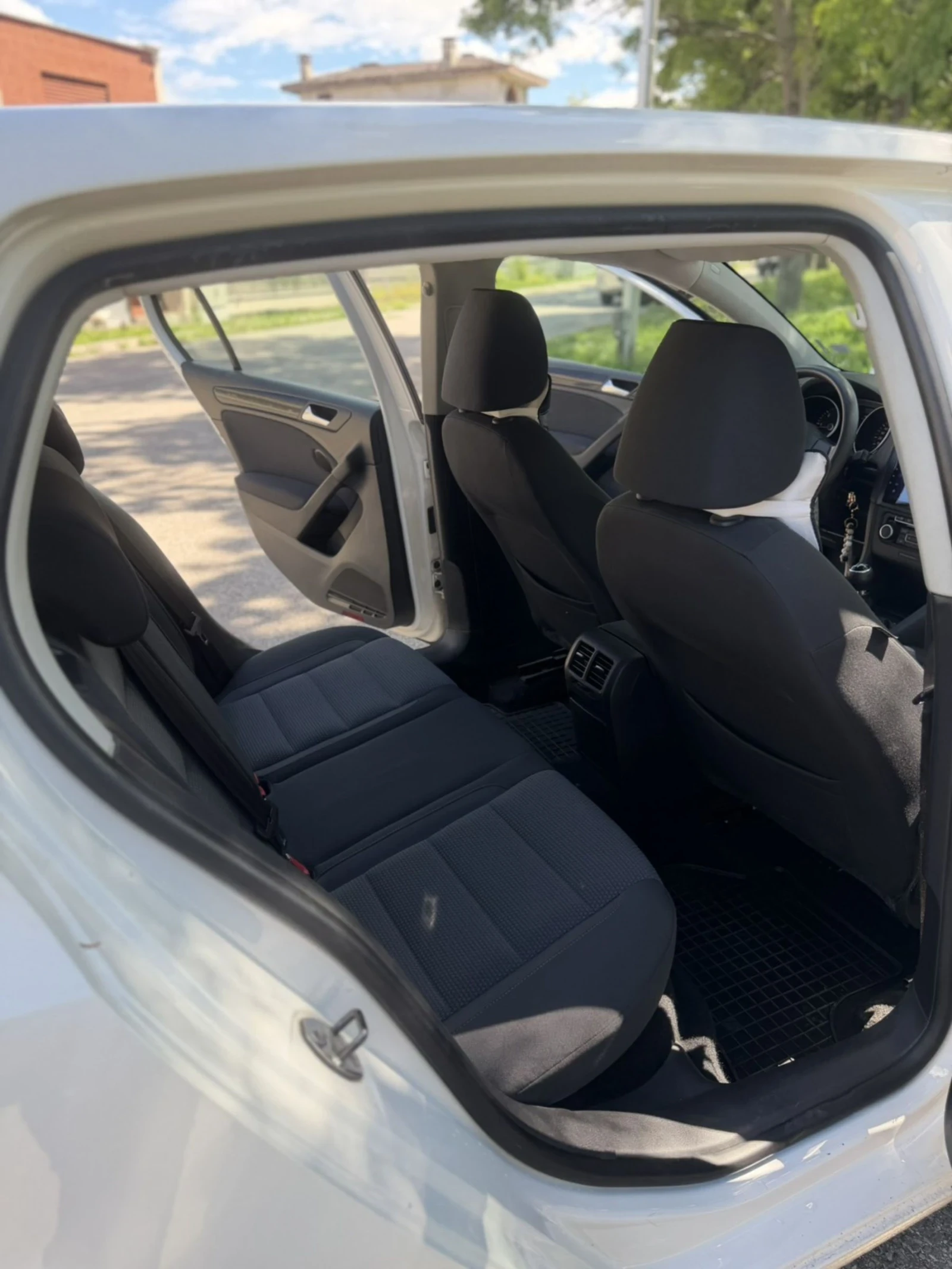 VW Golf 1.6 TDI, снимка 14 - Автомобили и джипове - 54582888
