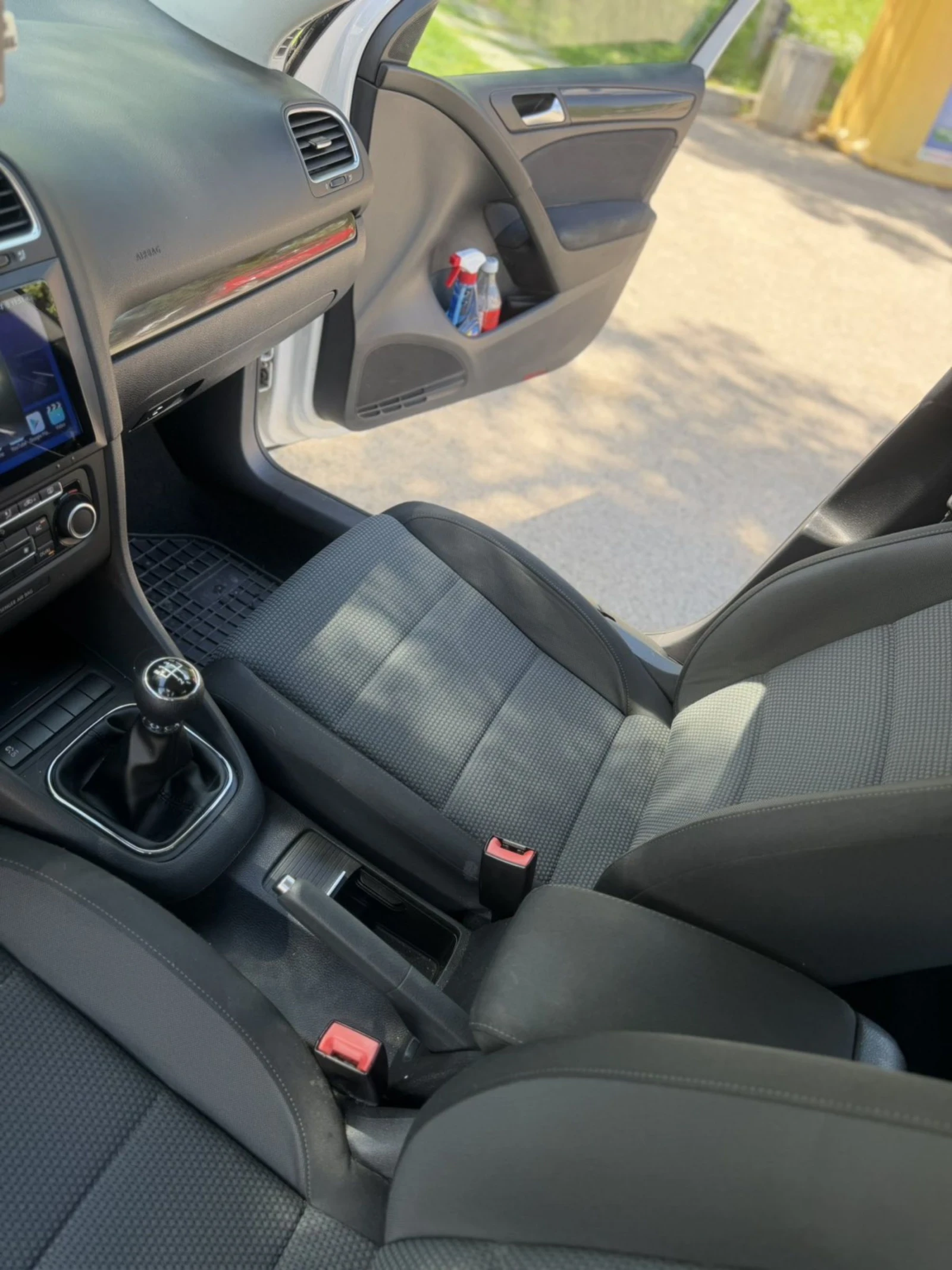 VW Golf 1.6 TDI, снимка 13 - Автомобили и джипове - 54582888