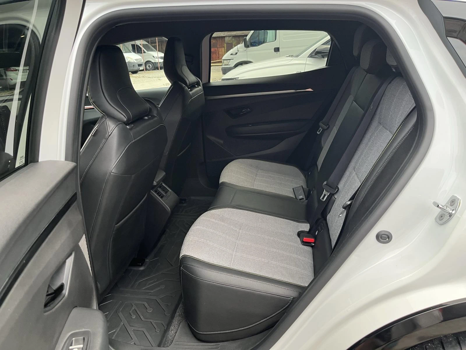 Renault Megane, снимка 12 - Автомобили и джипове - 55348888