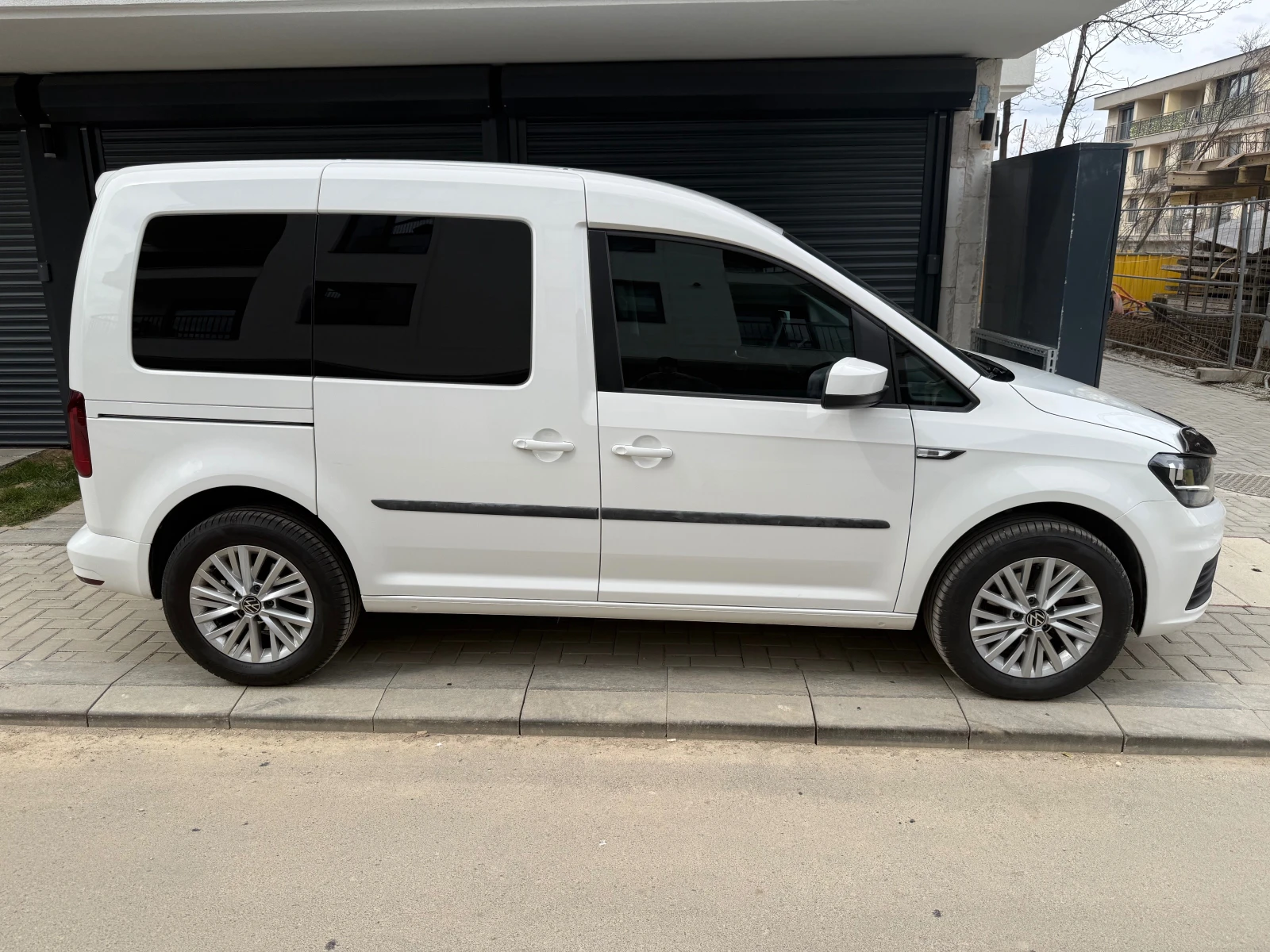 VW Caddy 2.0 TDI, снимка 4 - Автомобили и джипове - 55945071