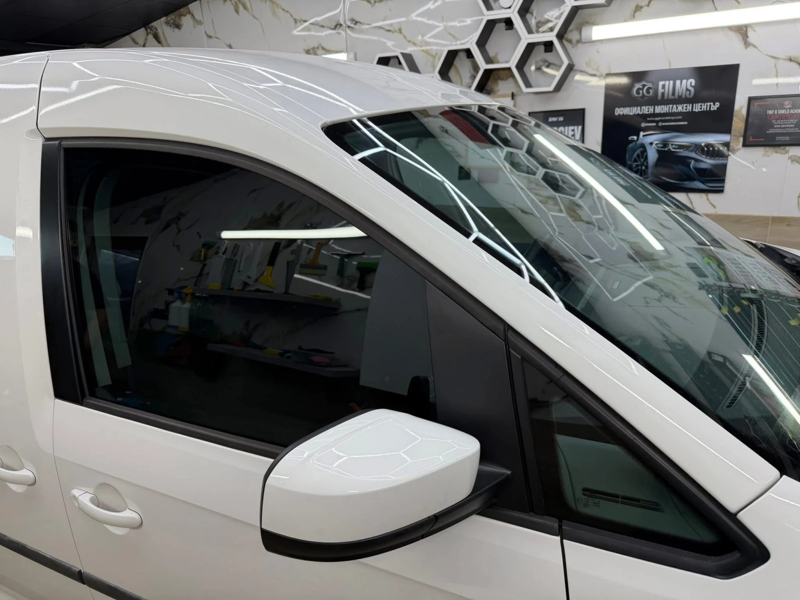 VW Caddy 2.0 TDI, снимка 16 - Автомобили и джипове - 55945071