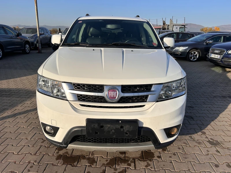 Fiat Freemont 2.0MJET 4X4 AVTOMAT/NAVI/KOJA 6+ 1 , снимка 3 - Автомобили и джипове - 47764135