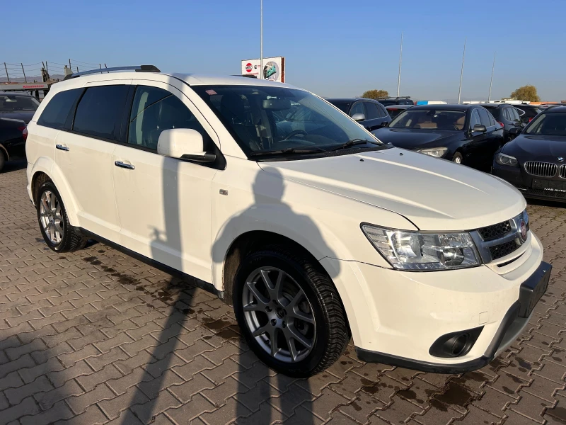 Fiat Freemont 2.0MJET 4X4 AVTOMAT/NAVI/KOJA 6+ 1 , снимка 4 - Автомобили и джипове - 47764135