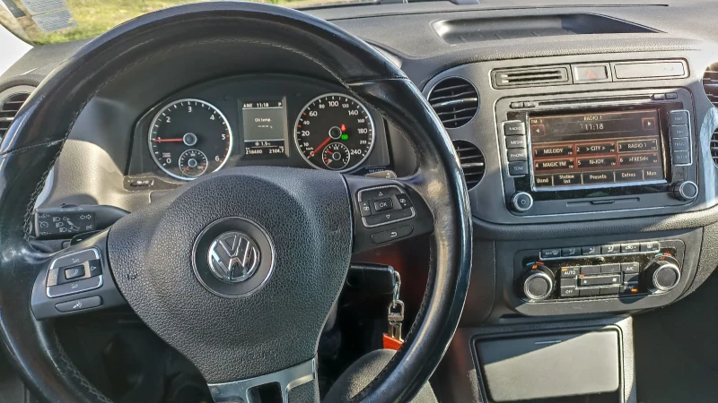 VW Tiguan, снимка 10 - Автомобили и джипове - 49005078