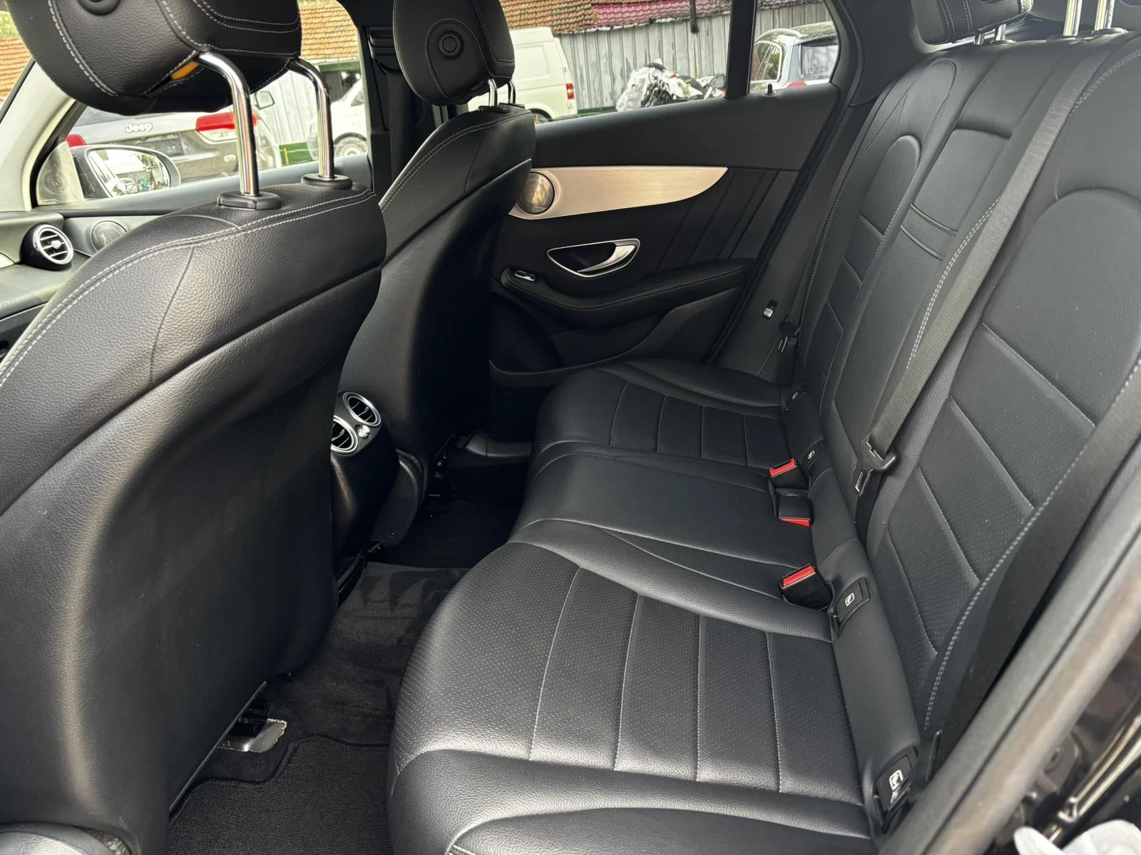 Mercedes-Benz GLC 250 * 4 MATIC * COUPE* AMG-LINC* CAM360* 9G* FULL*  - изображение 4