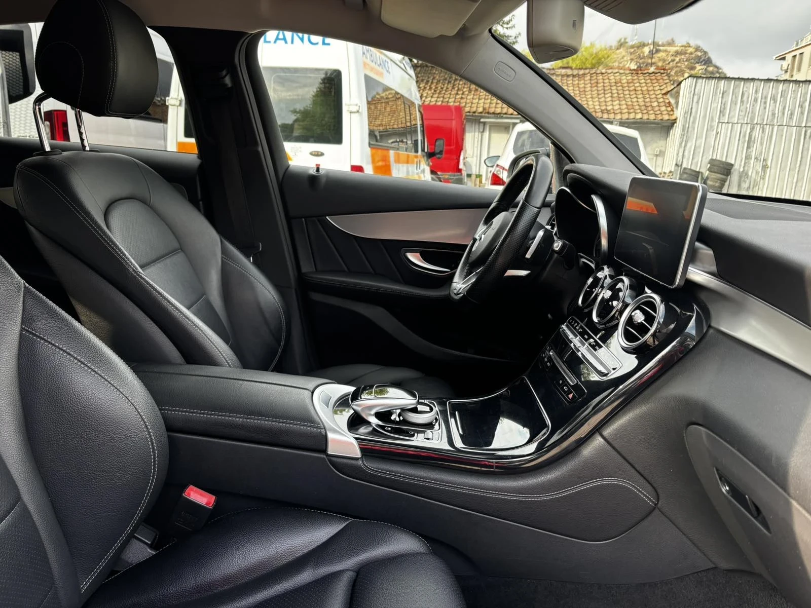 Mercedes-Benz GLC 250 * 4 MATIC * COUPE* AMG-LINC* CAM360* 9G* FULL*  - изображение 9