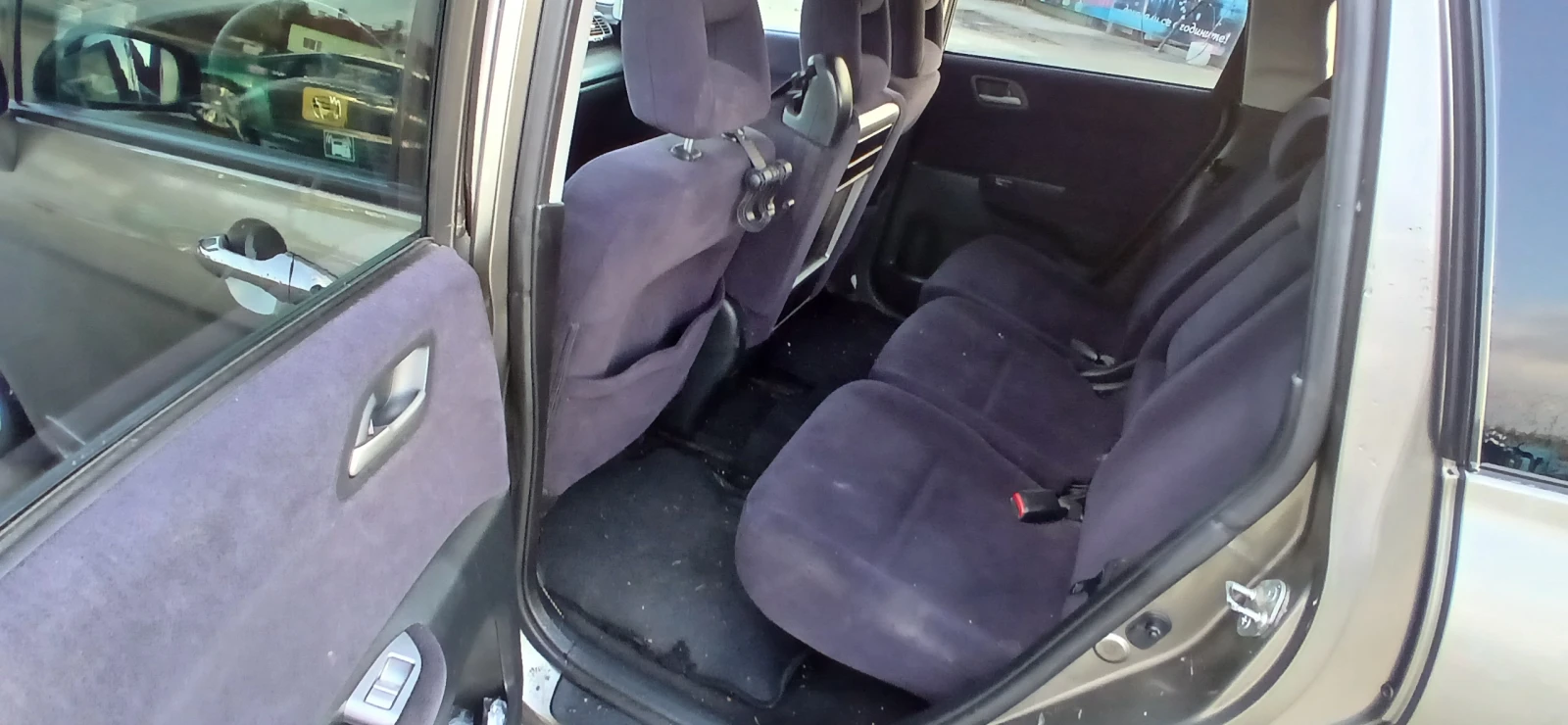 Honda Fr-v Автоматик с газ, снимка 8 - Автомобили и джипове - 53752172