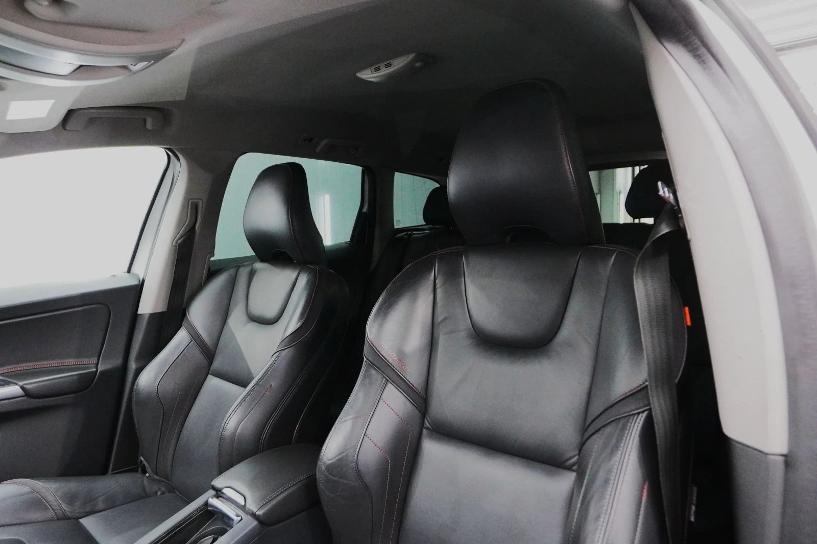 Volvo XC60 ocean race, снимка 6 - Автомобили и джипове - 54512350