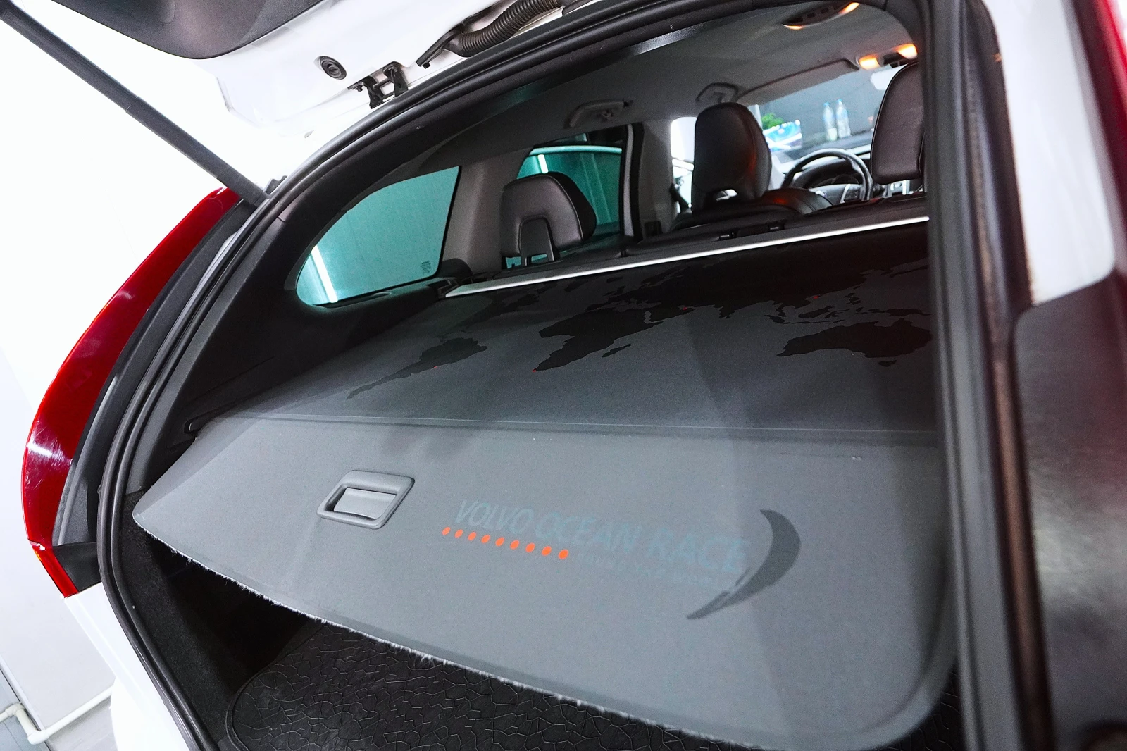 Volvo XC60 ocean race, снимка 11 - Автомобили и джипове - 54512350