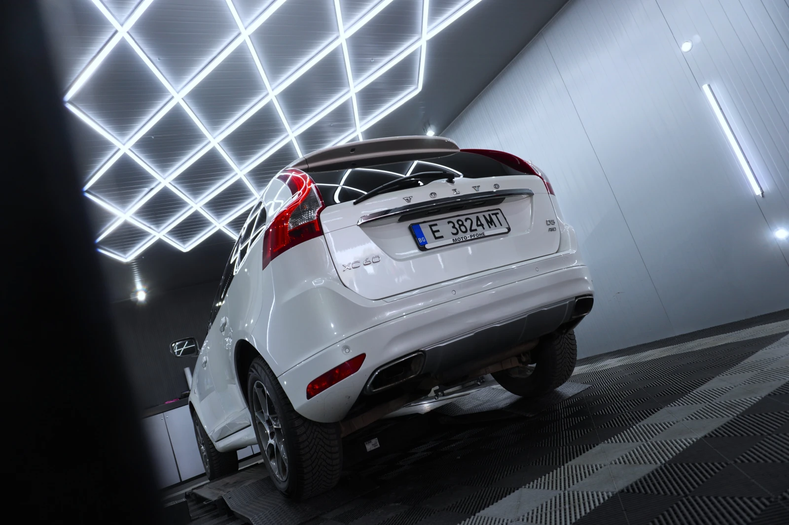 Volvo XC60 ocean race, снимка 4 - Автомобили и джипове - 54512350