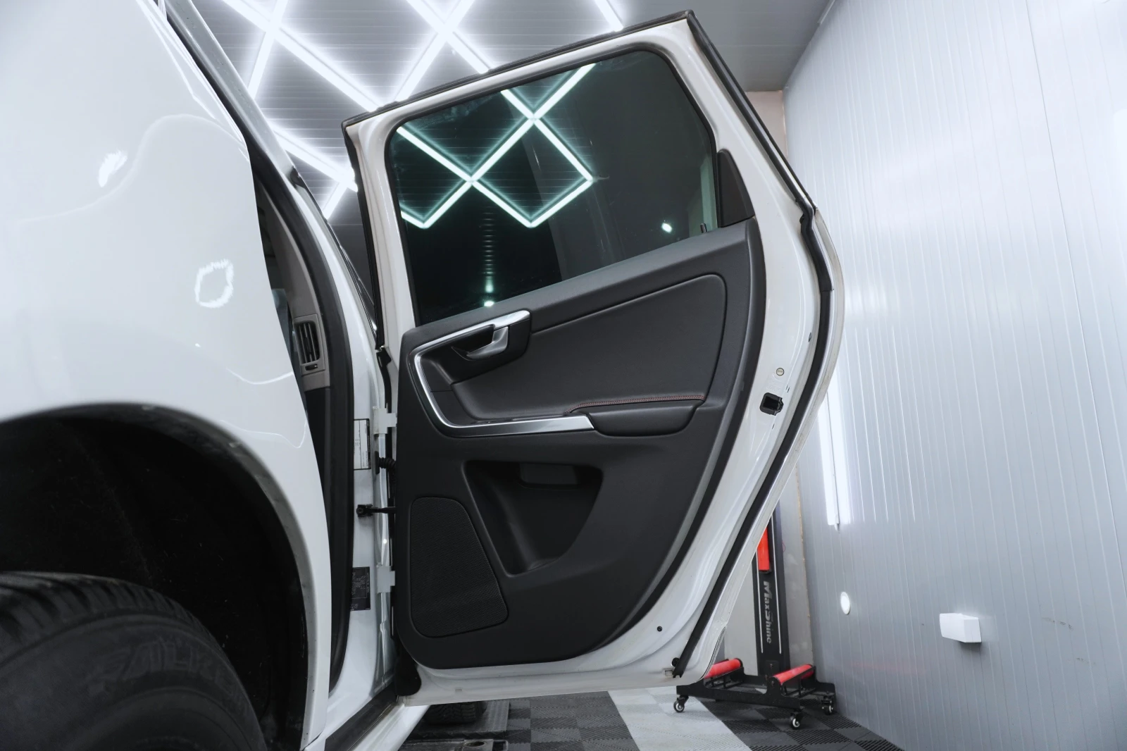 Volvo XC60 ocean race, снимка 17 - Автомобили и джипове - 54512350