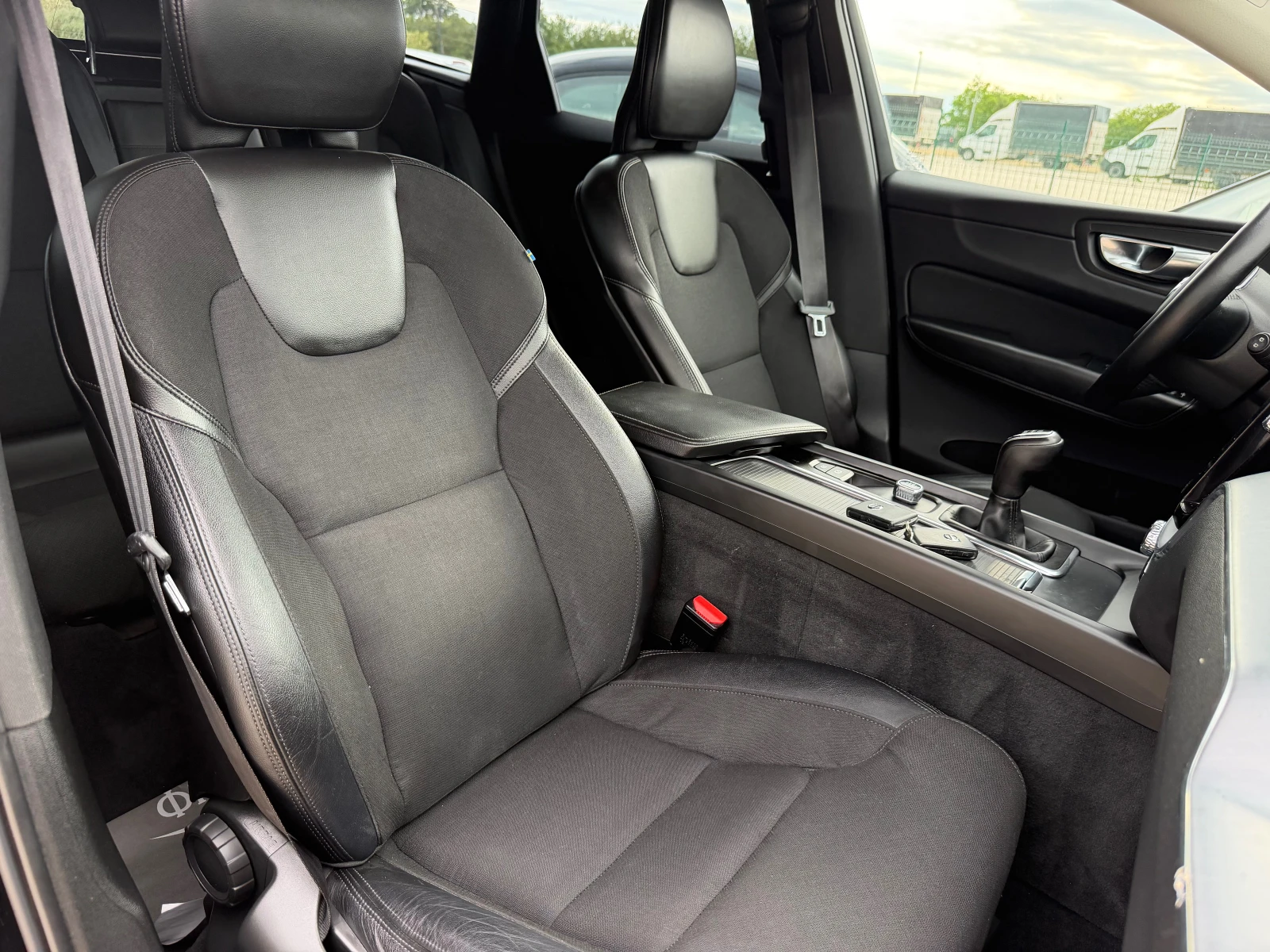 Volvo XC60 2.0D4 190 NAVI KOJA LINE ASST, снимка 10 - Автомобили и джипове - 54702450