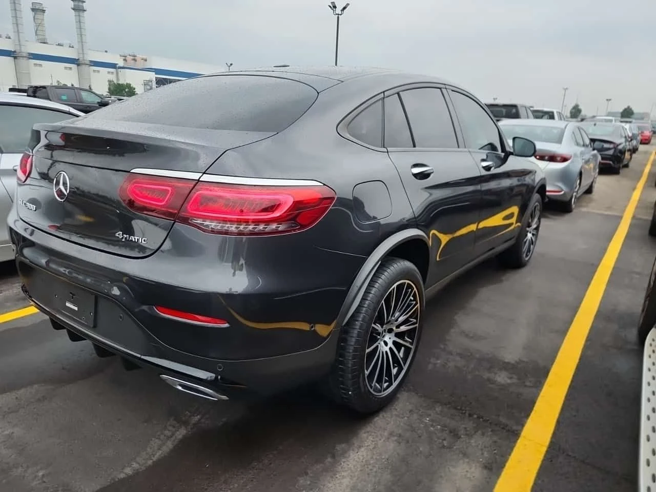 Mercedes-Benz GLC 300 COUPE * CARFAX * БЕЗ ПЪРВОНАЧАЛНА ВНОСКА, снимка 3 - Автомобили и джипове - 55404495
