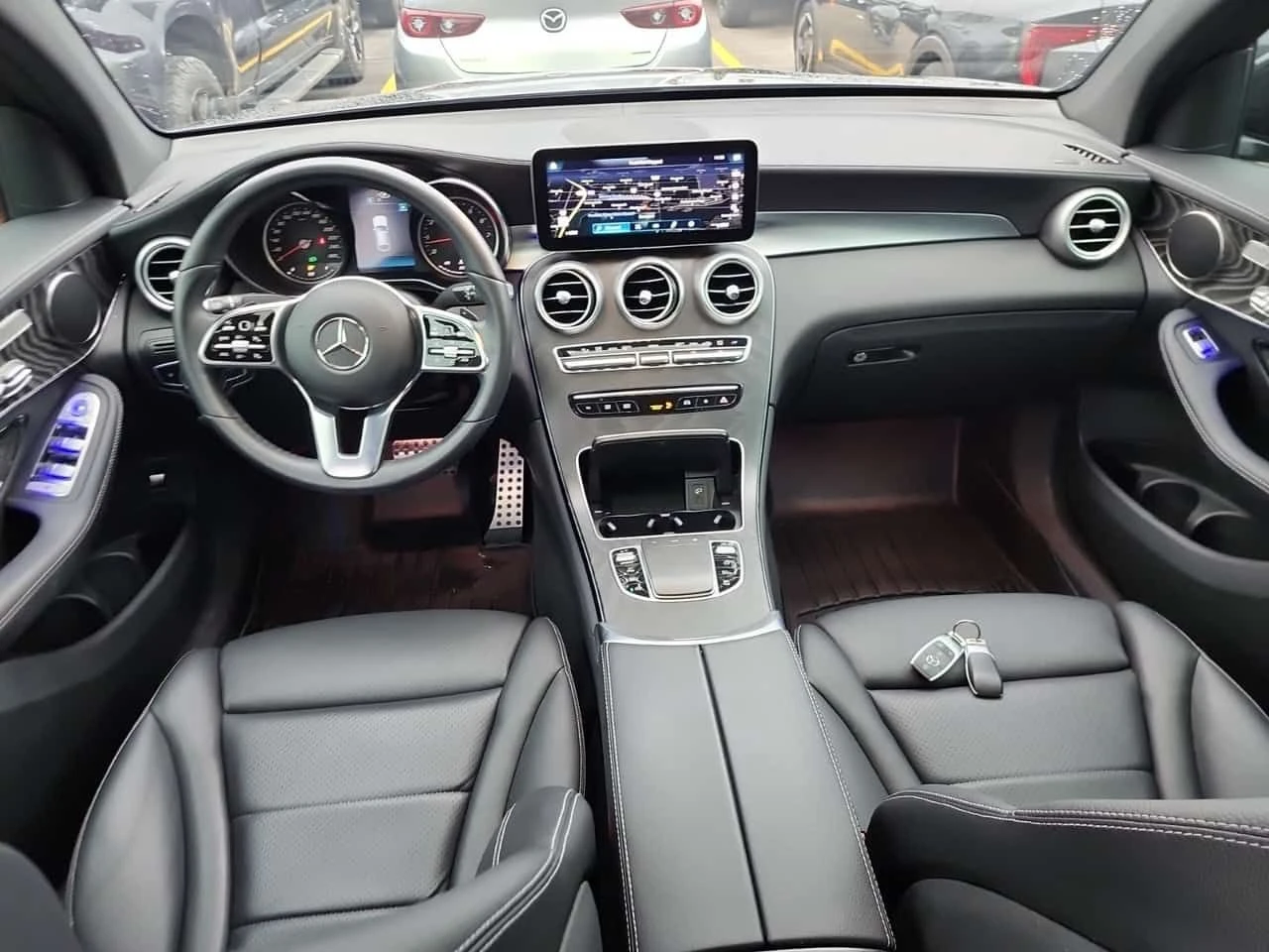 Mercedes-Benz GLC 300 COUPE * CARFAX * БЕЗ ПЪРВОНАЧАЛНА ВНОСКА, снимка 10 - Автомобили и джипове - 55404495