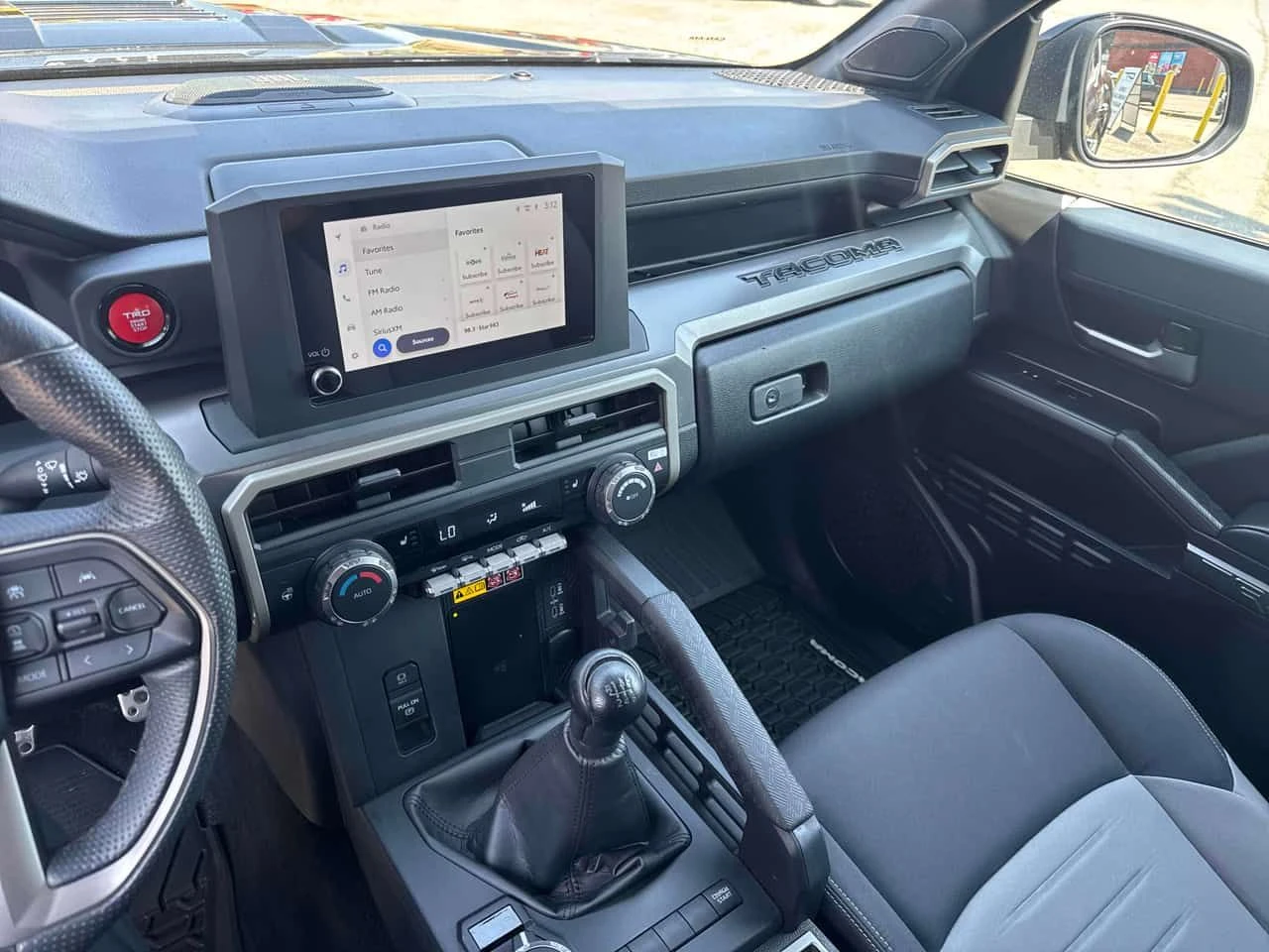 Toyota Tacoma 4x4 Double Cab Manual SB| JBL| PANO| DISS| 2 КЛЮЧА, снимка 9 - Автомобили и джипове - 55404696