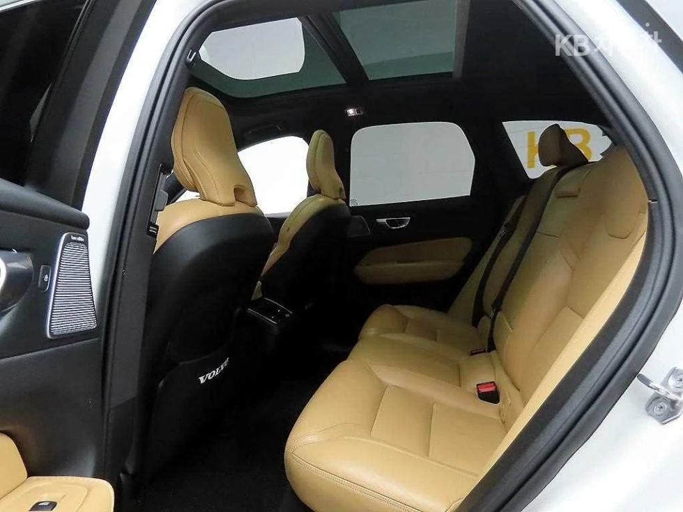 Volvo XC60 B5 INSCRIPTION PANORAMA/CAM/FULL, снимка 12 - Автомобили и джипове - 55430732