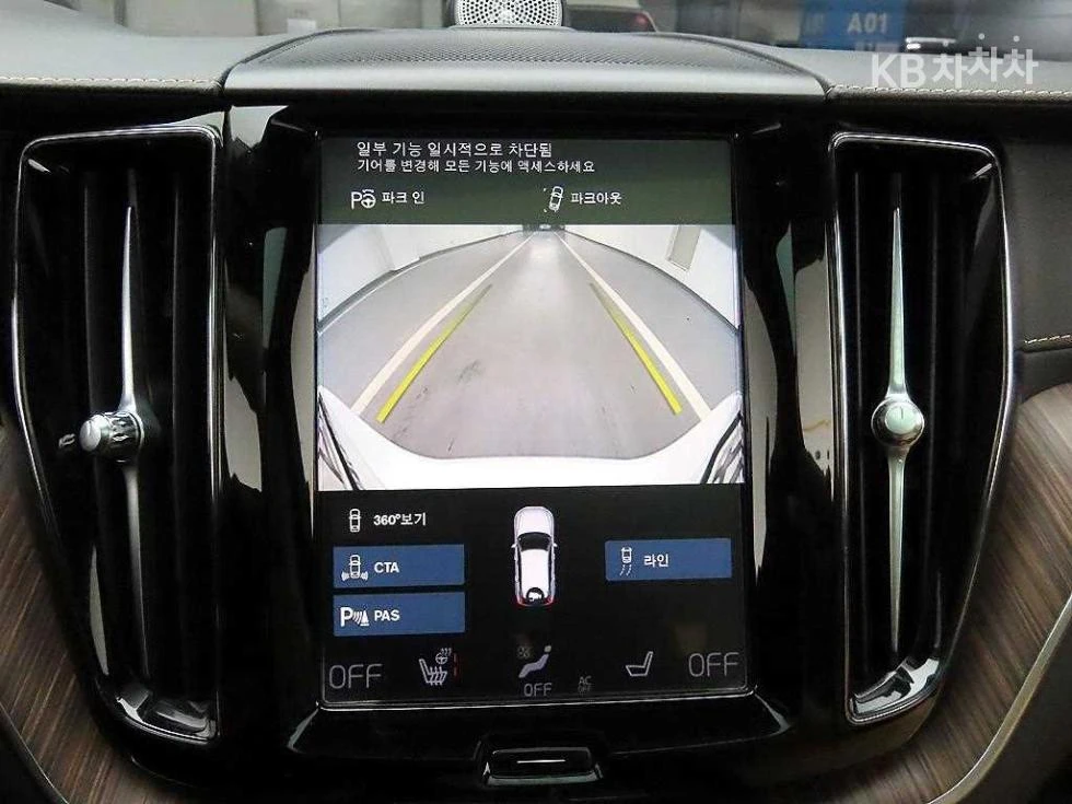 Volvo XC60 B5 INSCRIPTION PANORAMA/CAM/FULL, снимка 14 - Автомобили и джипове - 55430732