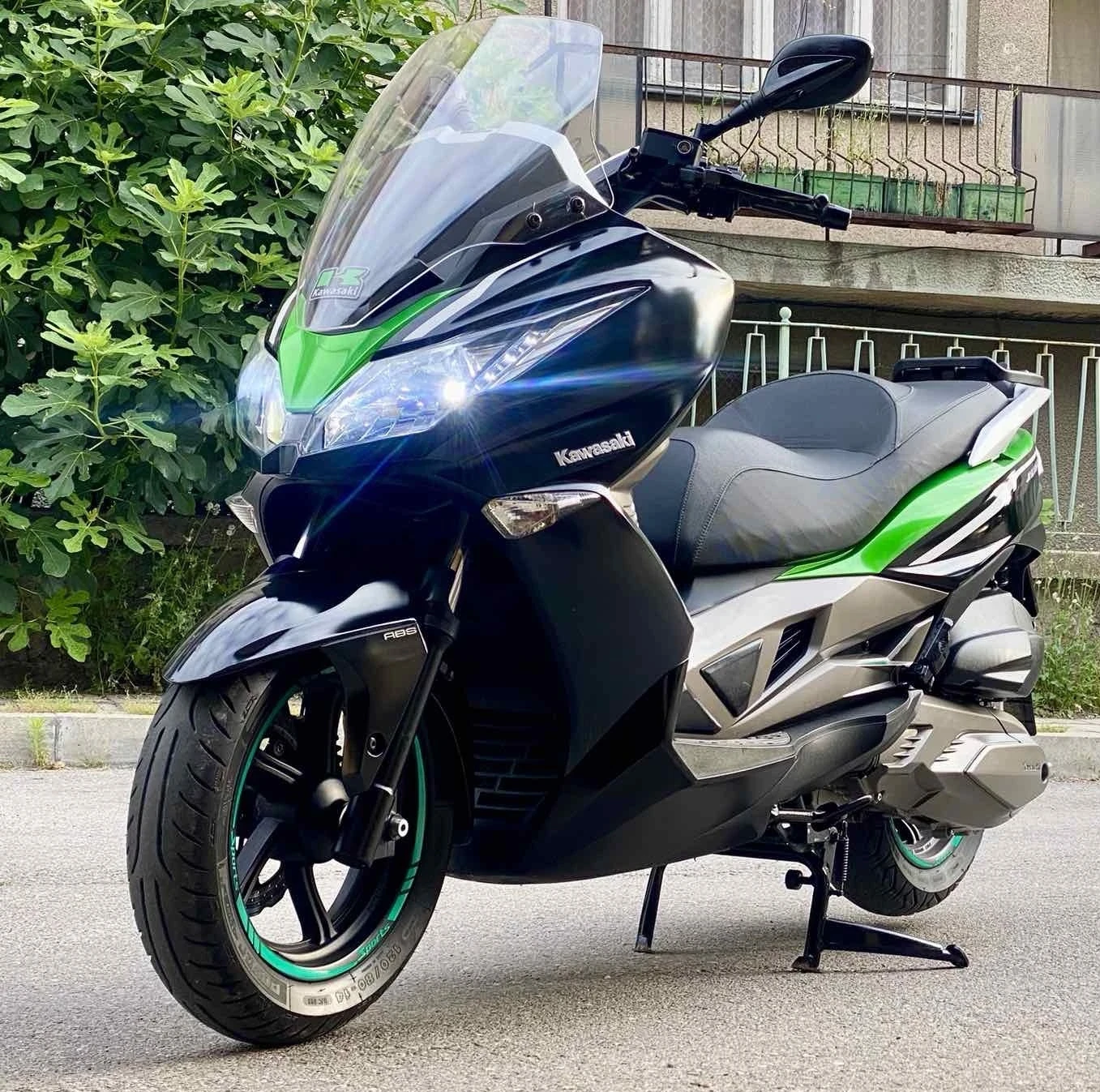 Kawasaki J300 300 куб. 26 к.с.