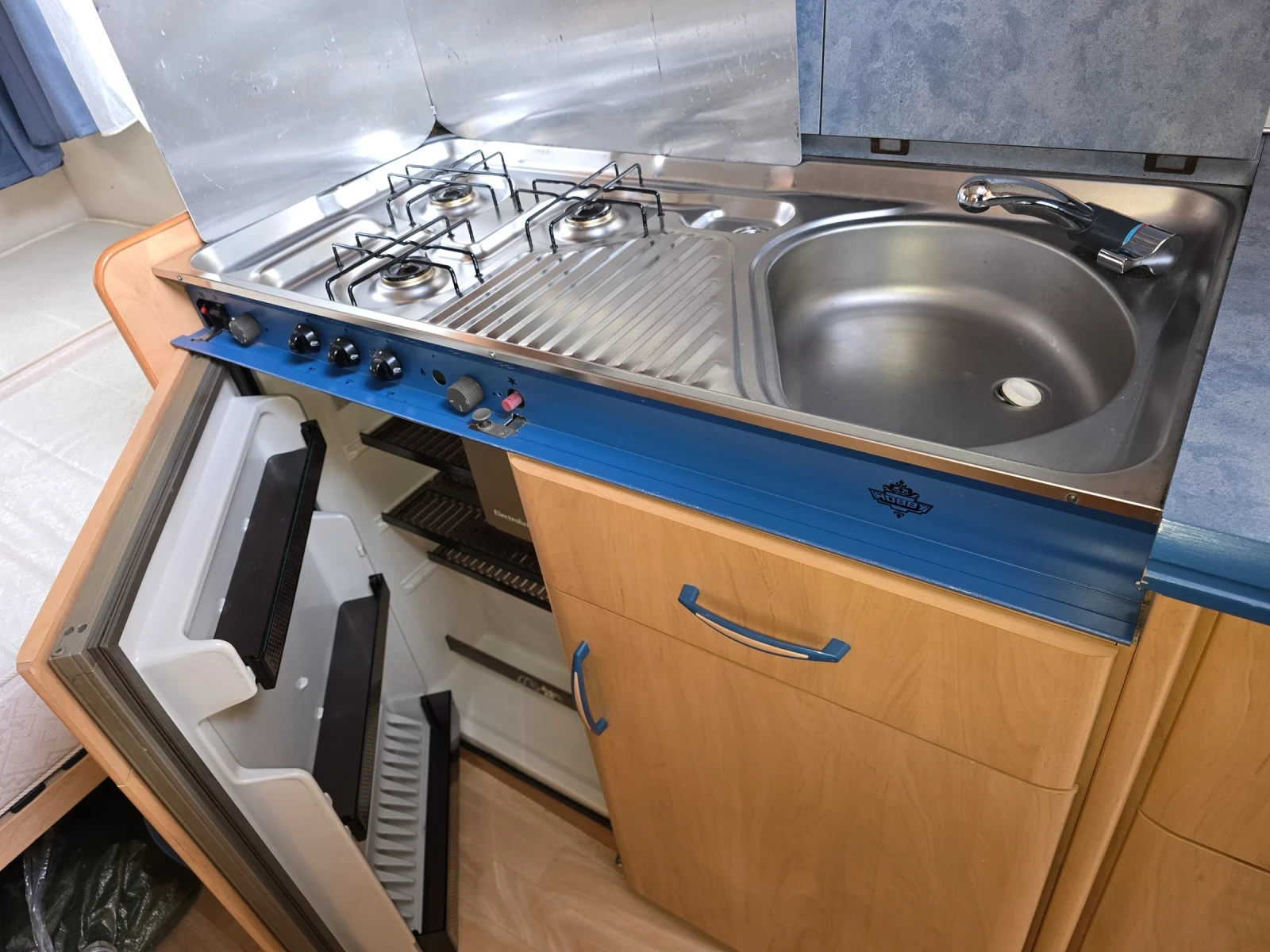 Каравана Hobby 10, снимка 9 - Каравани и кемпери - 53724689