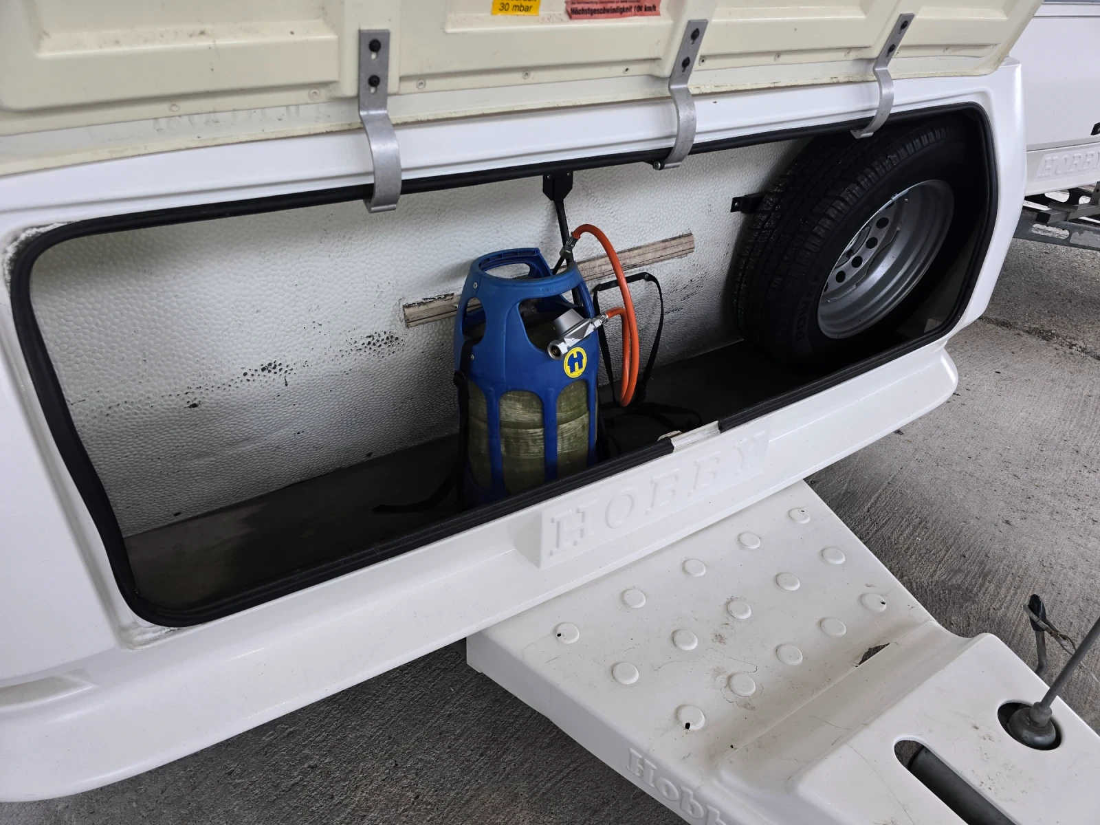 Каравана Hobby 10, снимка 12 - Каравани и кемпери - 53724689