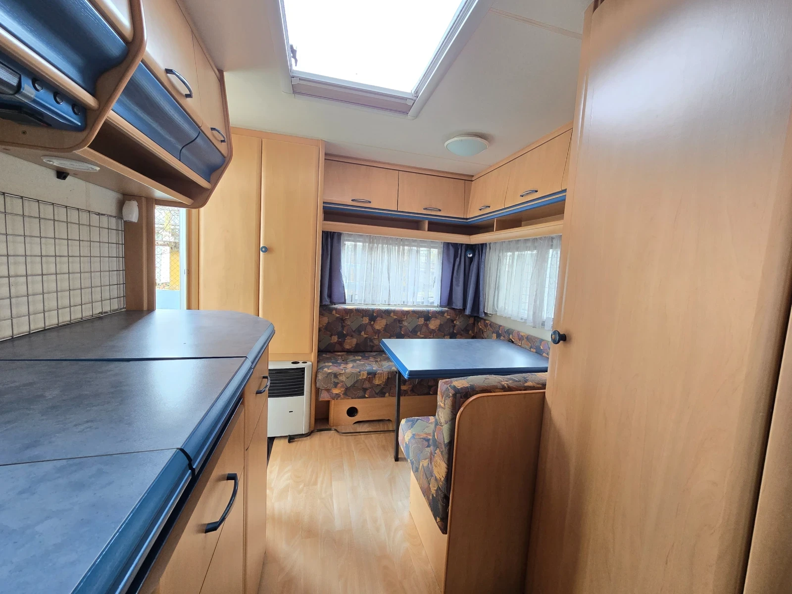 Каравана Hobby 10, снимка 8 - Каравани и кемпери - 53724689