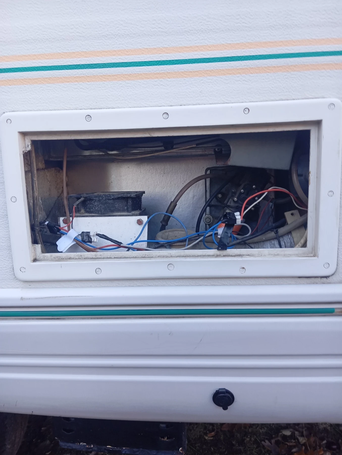 Кемпер Peugeot PILOTE, снимка 13 - Каравани и кемпери - 53767485