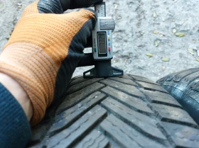 Гуми Зимни 195/60R18, снимка 4
