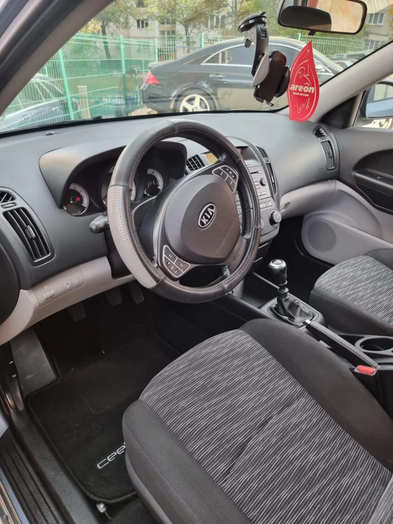 Kia Ceed, снимка 4 - Автомобили и джипове - 47486359