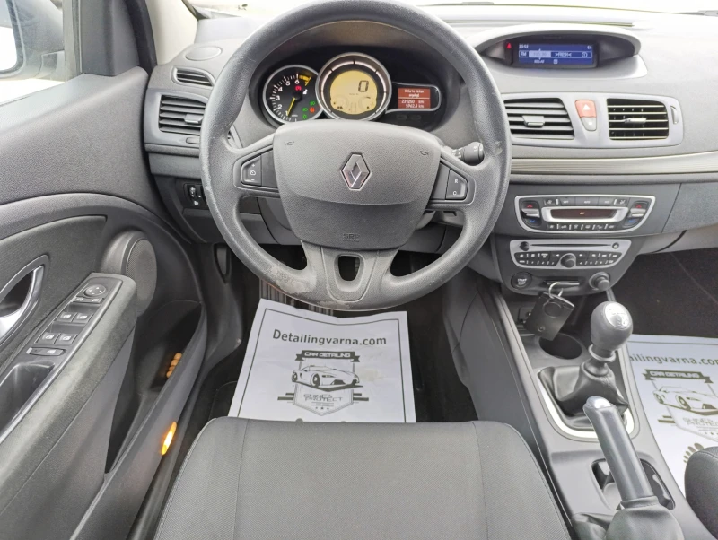 Renault Megane 1.6i ШВЕЙЦАРИЯ, снимка 11 - Автомобили и джипове - 47903155