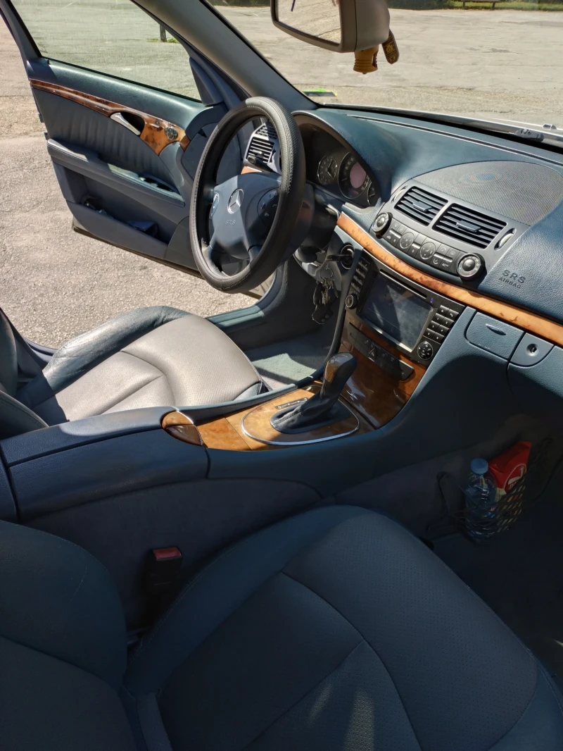Mercedes-Benz E 320, снимка 8 - Автомобили и джипове - 52683075