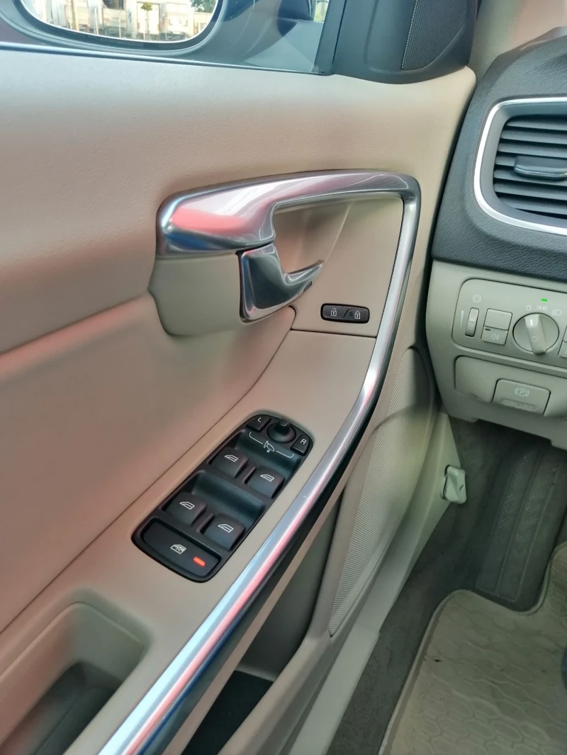 Volvo S60 2.0Т, 203кс, Бензин, Автоматик, снимка 9 - Автомобили и джипове - 51117087