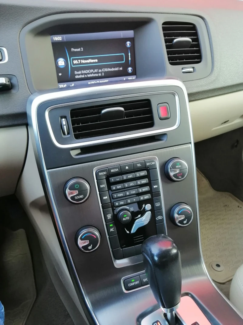 Volvo S60 2.0Т, 203кс, Бензин, Автоматик, снимка 14 - Автомобили и джипове - 51117087