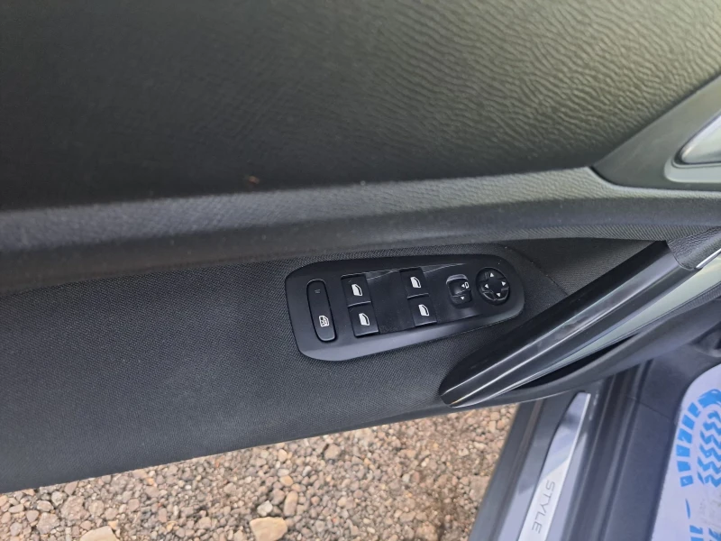 Peugeot 308 1.5 HDI, снимка 15 - Автомобили и джипове - 52562861