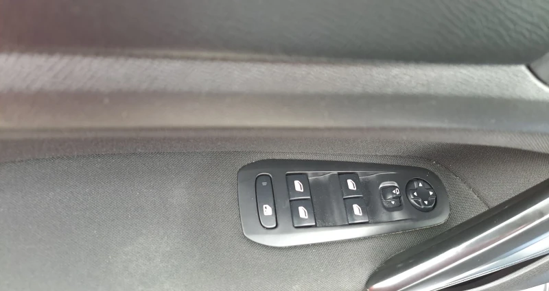 Peugeot 308 1.5 HDI, снимка 14 - Автомобили и джипове - 52562861