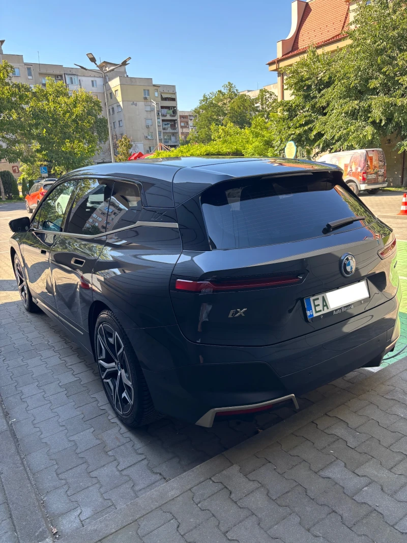 BMW iX xDrive 40, снимка 3 - Автомобили и джипове - 52815724