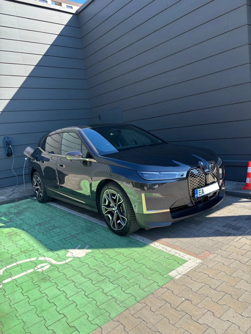 BMW iX xDrive 40, снимка 5 - Автомобили и джипове - 52815724