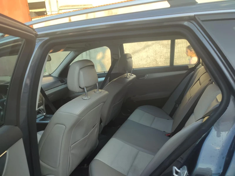 Mercedes-Benz C 200, снимка 13 - Автомобили и джипове - 51396037