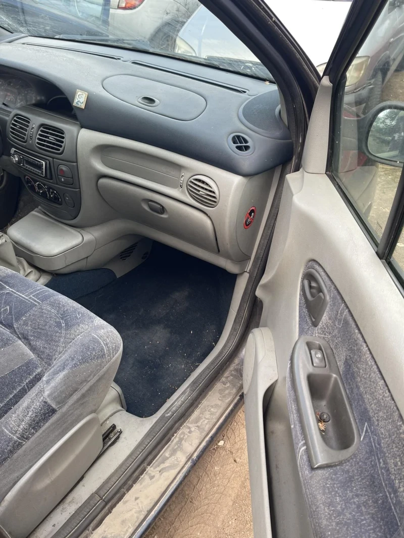 Renault Megane 1.4B, снимка 6 - Автомобили и джипове - 51579112
