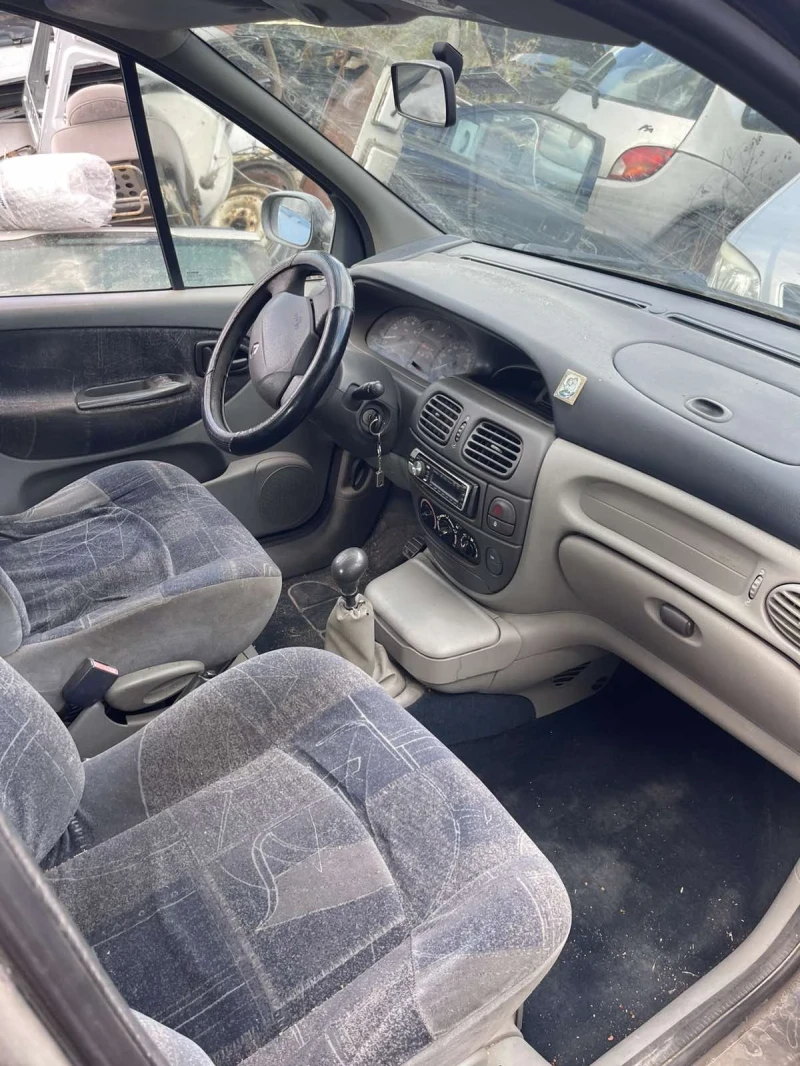 Renault Megane 1.4B, снимка 5 - Автомобили и джипове - 51579112