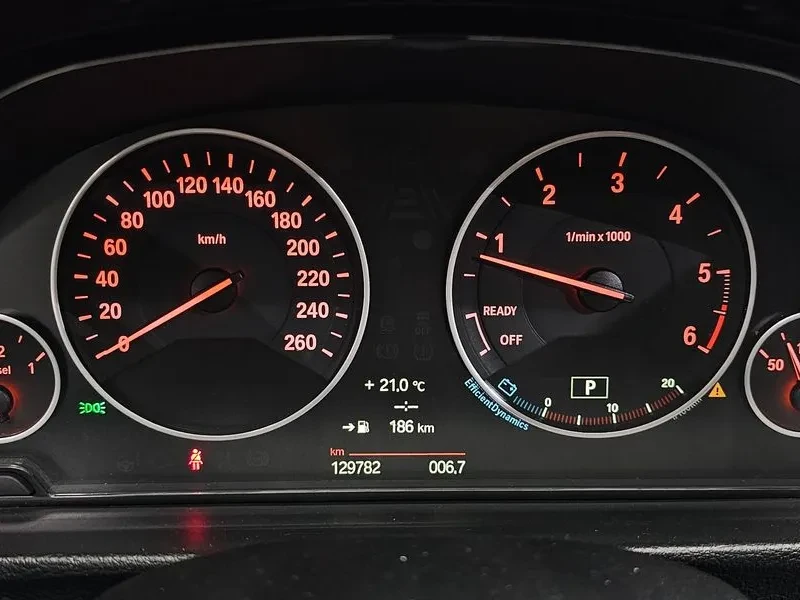 BMW 320 d xDrive, снимка 8 - Автомобили и джипове - 55142547