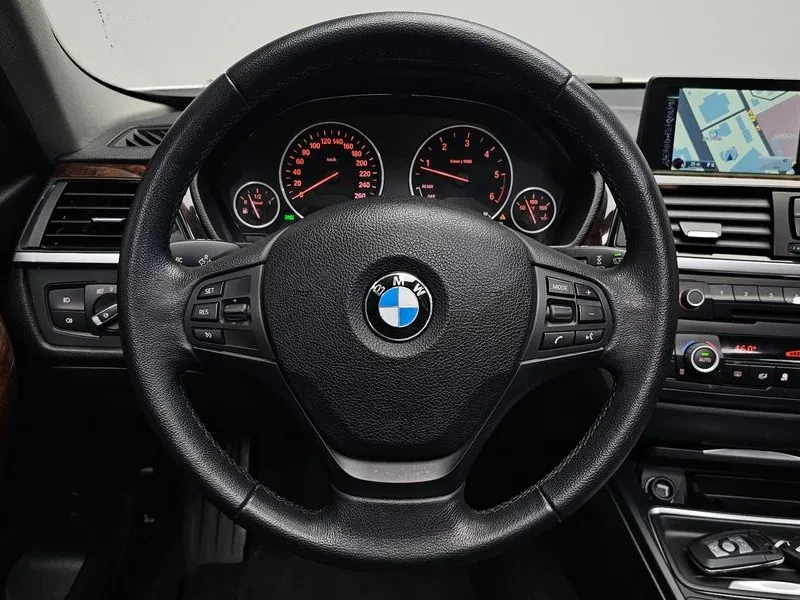 BMW 320 d xDrive, снимка 12 - Автомобили и джипове - 55142547
