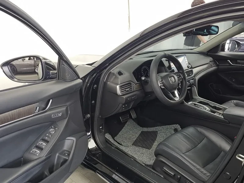 Honda Accord 2.0 TURBO SPORT, снимка 10 - Автомобили и джипове - 55716436