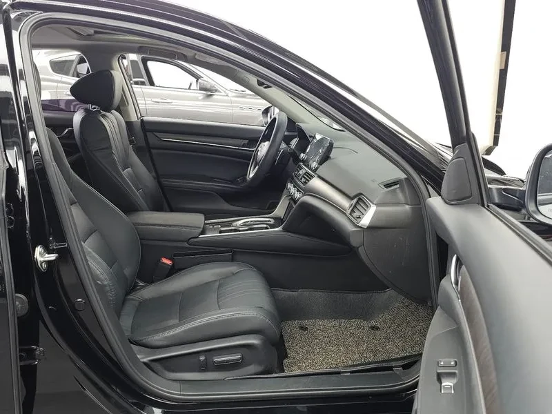 Honda Accord 2.0 TURBO SPORT, снимка 11 - Автомобили и джипове - 55716436