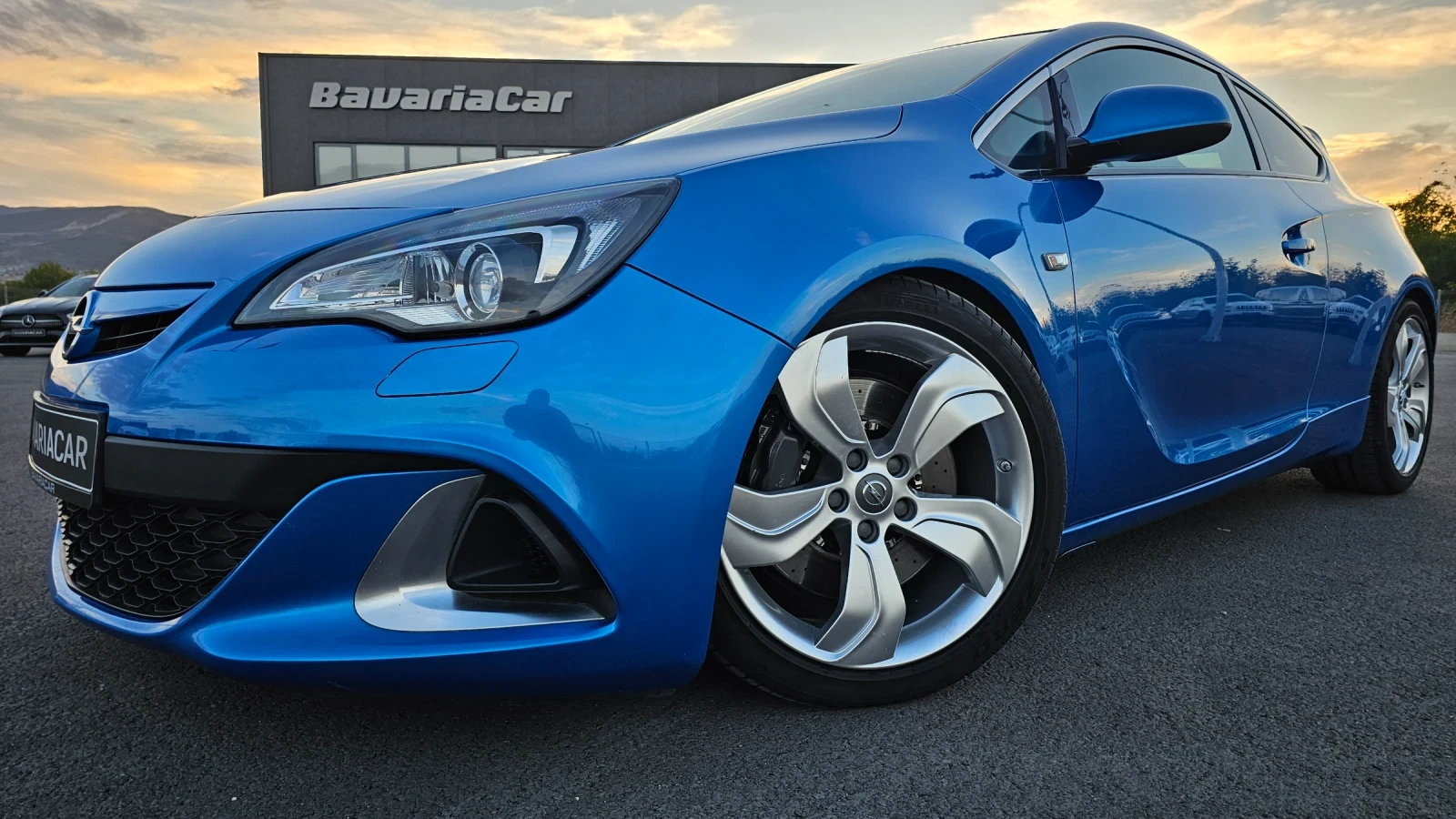 Opel Astra GTC OPC 2, 0 Turbo 280PS* Recaro* 19"* Bi-Xeno - изображение 2