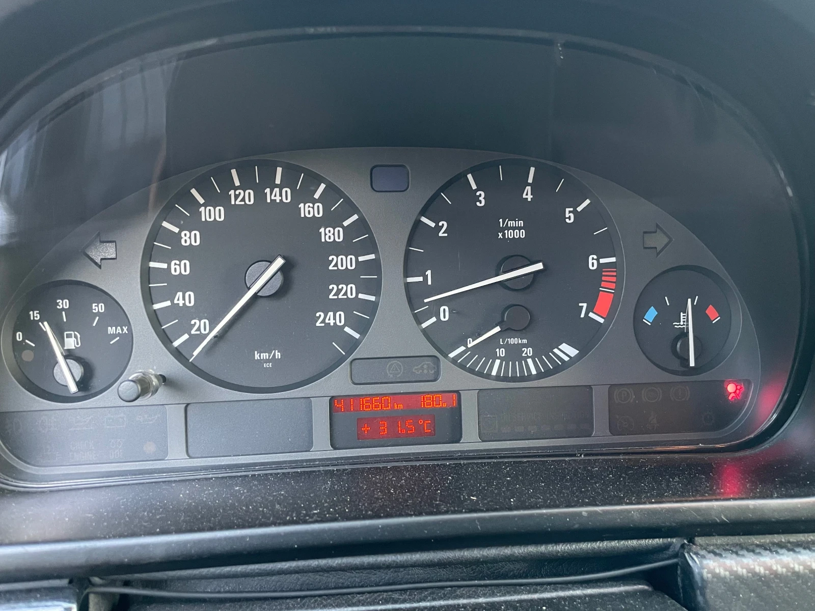 BMW 523  - изображение 9