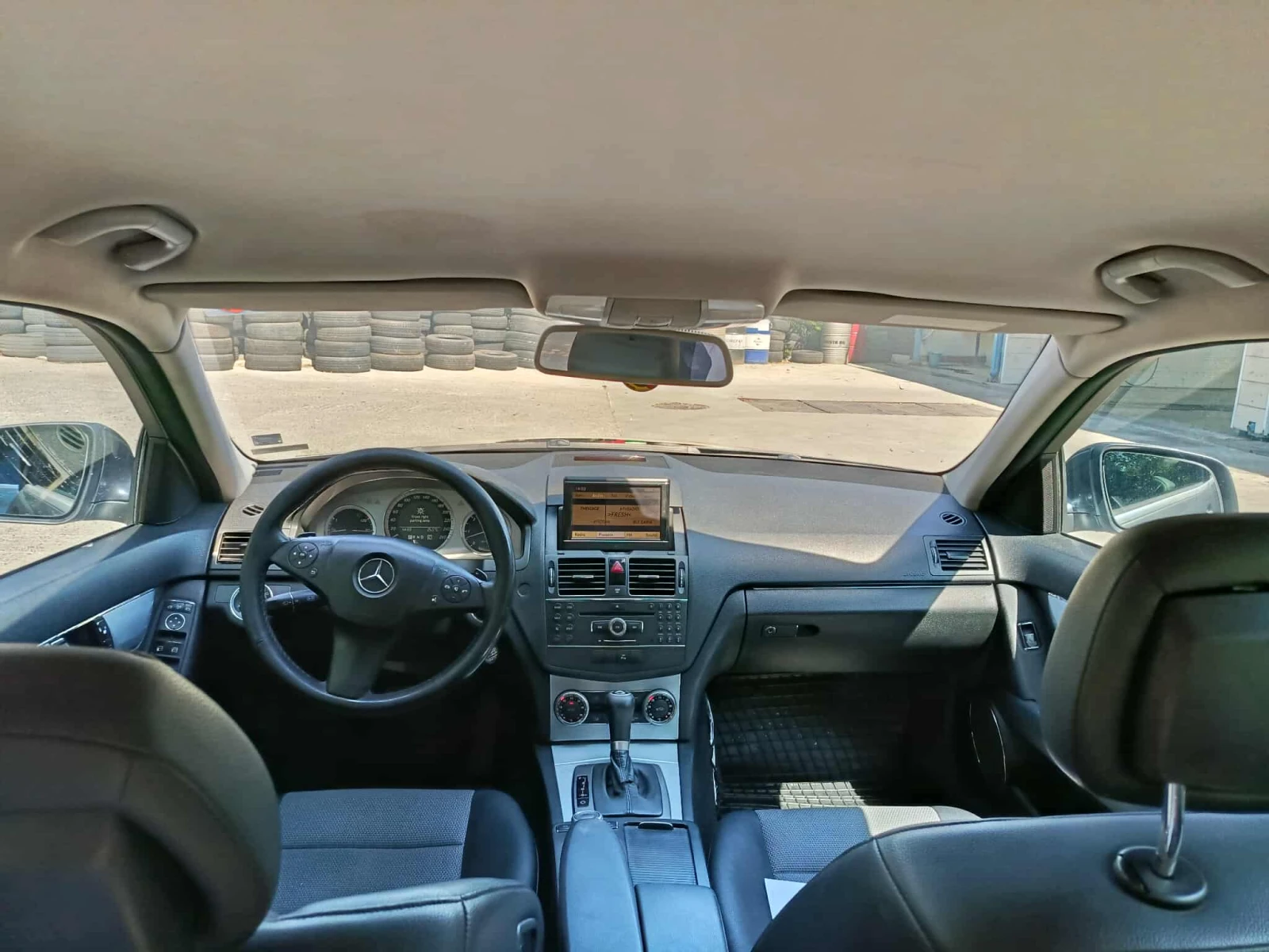 Mercedes-Benz C 320  - изображение 4