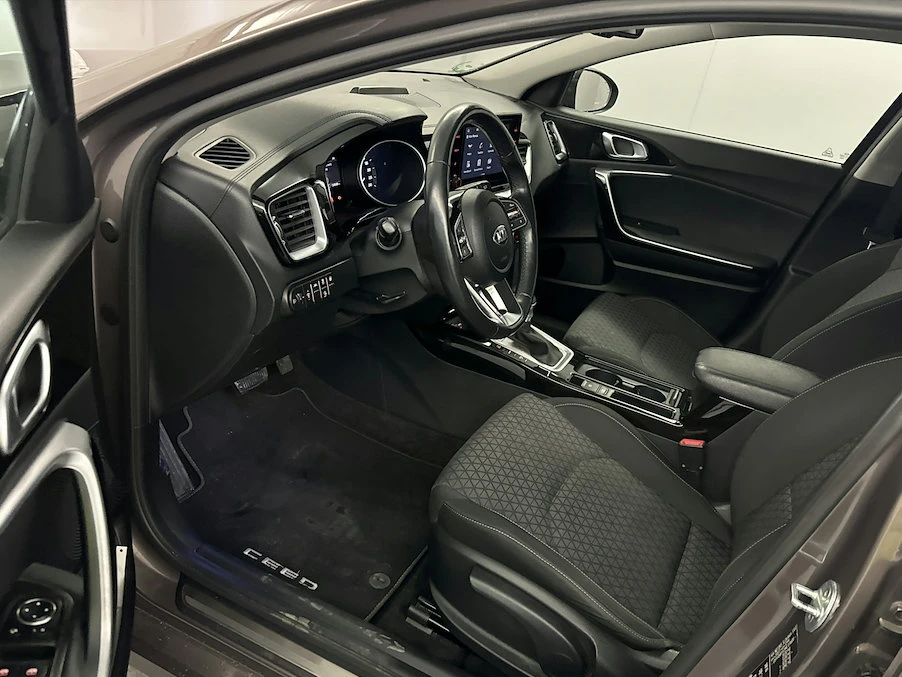 Kia Ceed 1.6 Plug-in Hybrid Vision, от дилър с История - изображение 7